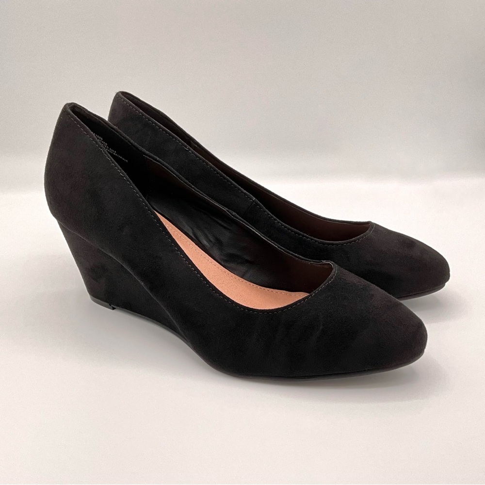 New w/o Box Torrid Black Faux Suede Almond Closed Toe Midi Wedge Heel 8W